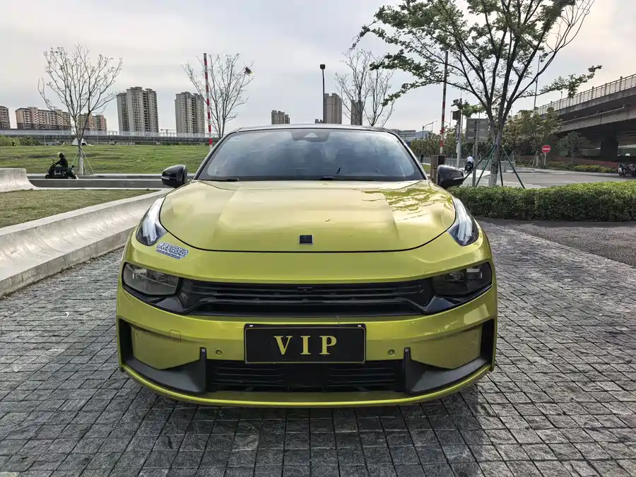 Lynk & Co 03