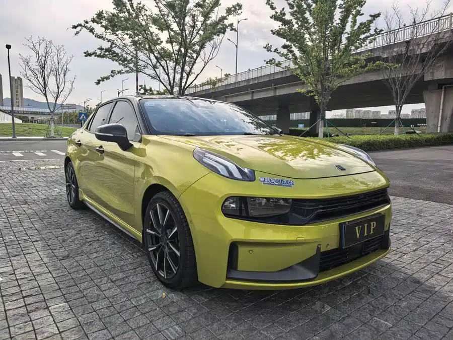 Lynk & Co 03