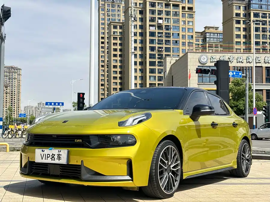 Lynk & Co 03