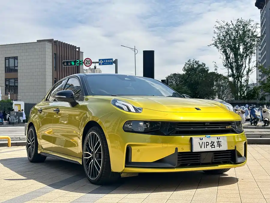 Lynk & Co 03