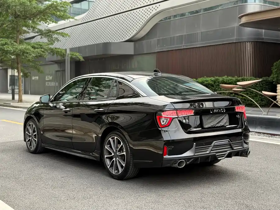 Lynk & Co 03