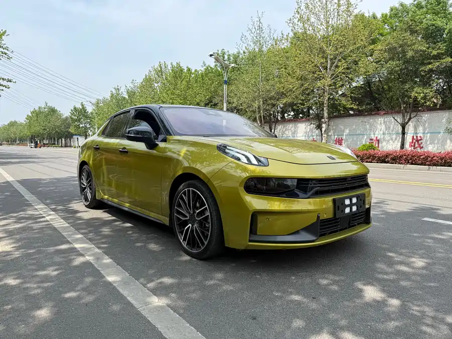 Lynk & Co 03