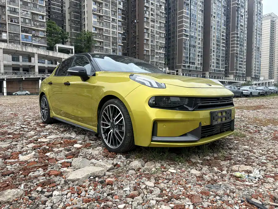 Lynk & Co 03
