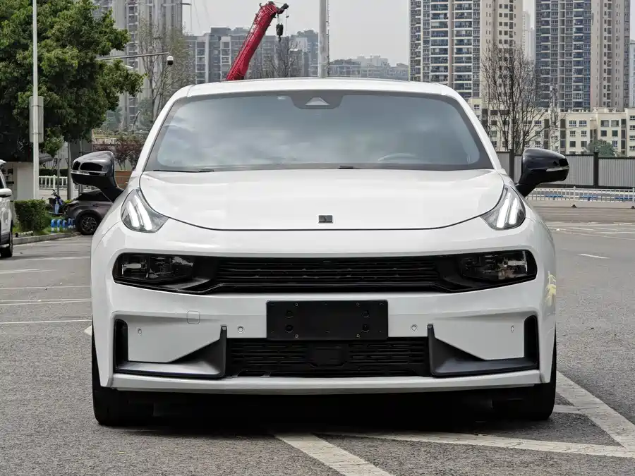Lynk & Co 03