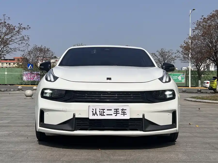 Lynk & Co 03