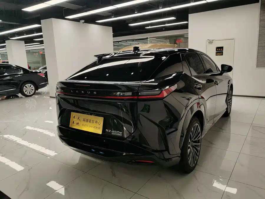 Lexus RZ