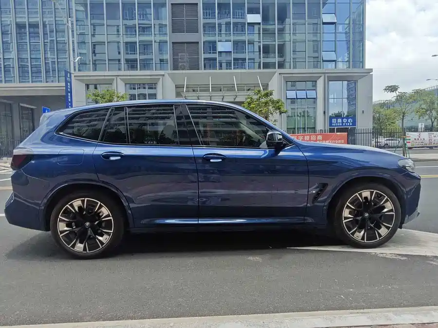 BMW iX3