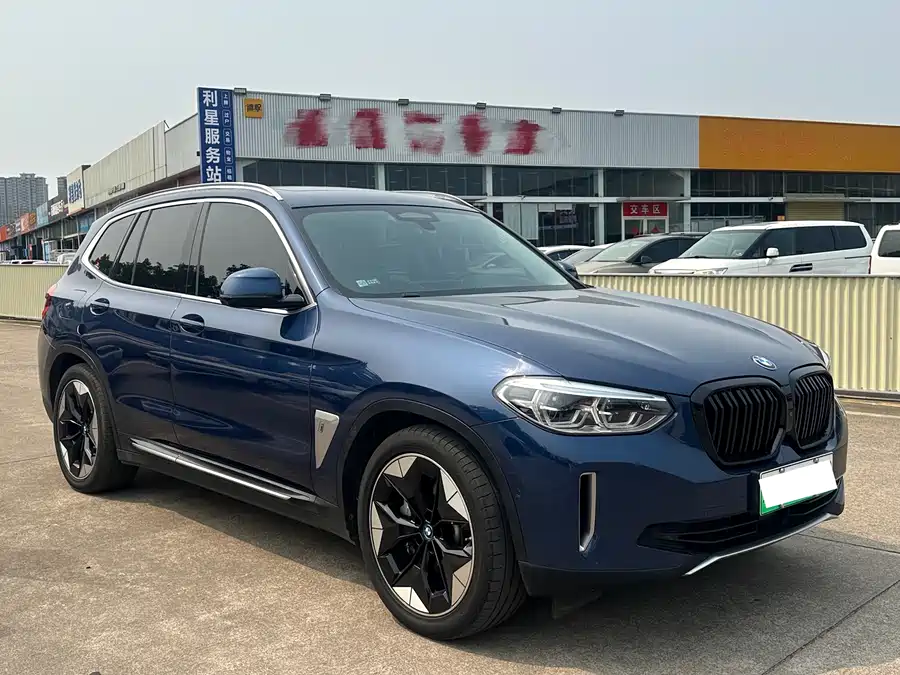 BMW iX3