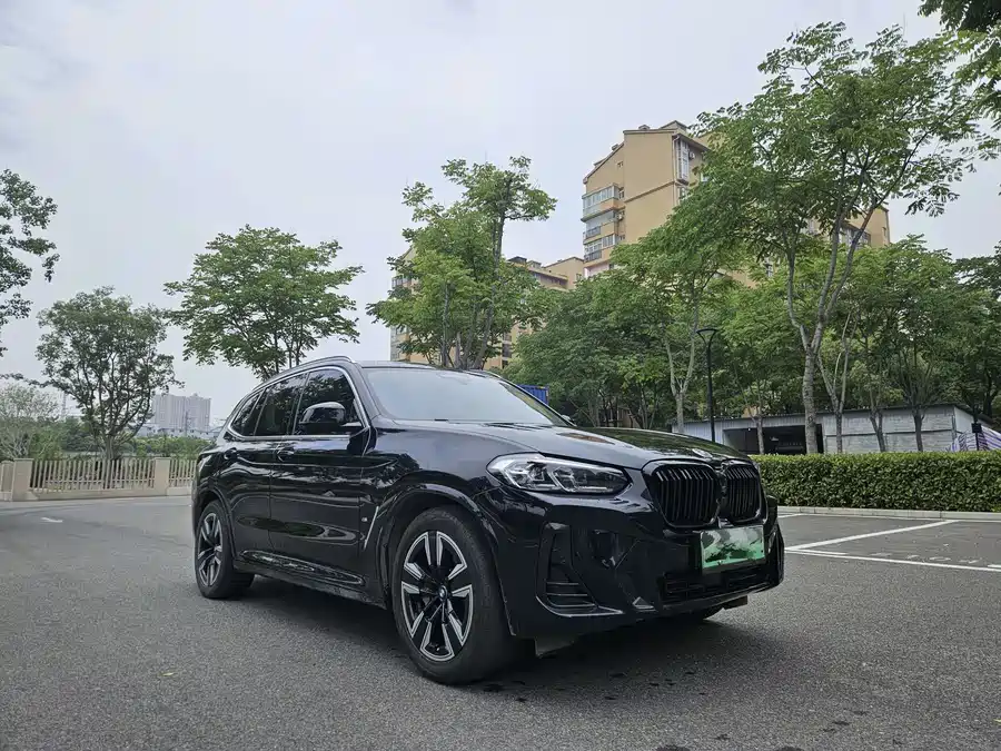 BMW iX3