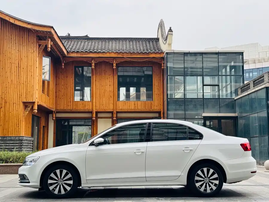 Volkswagen Sagitar