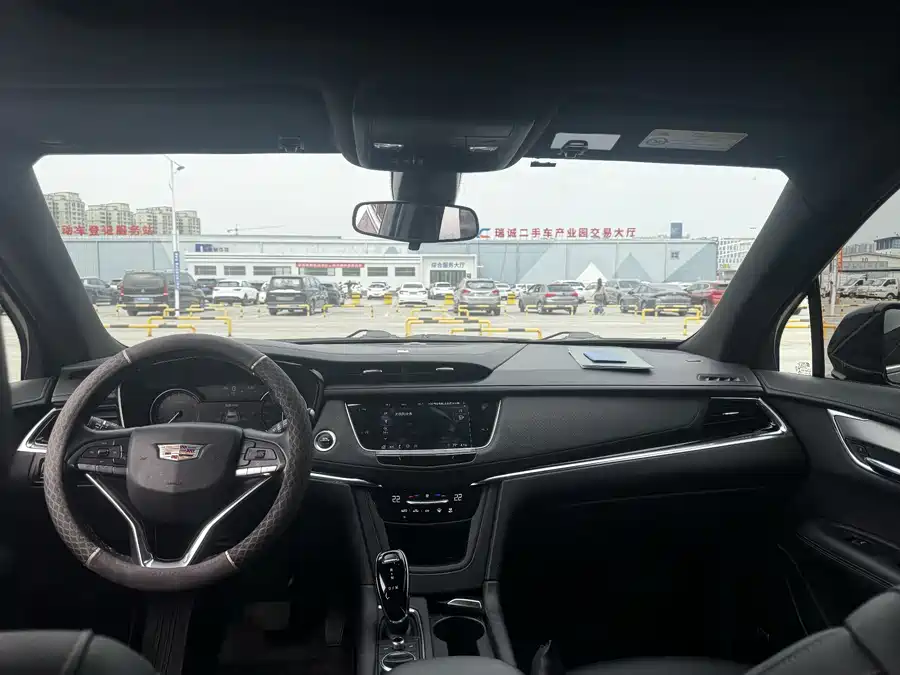Cadillac XT6