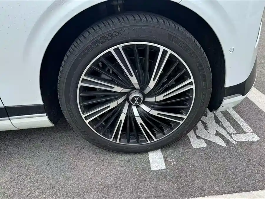 Xpeng G9