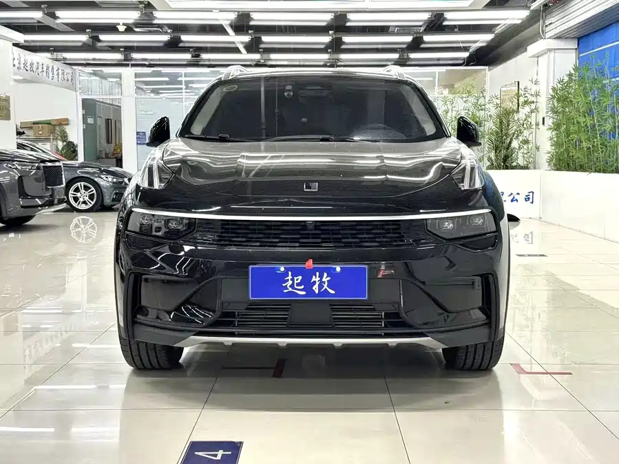 Lynk & Co 01