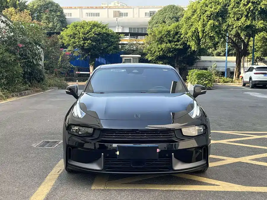 Lynk & Co 03