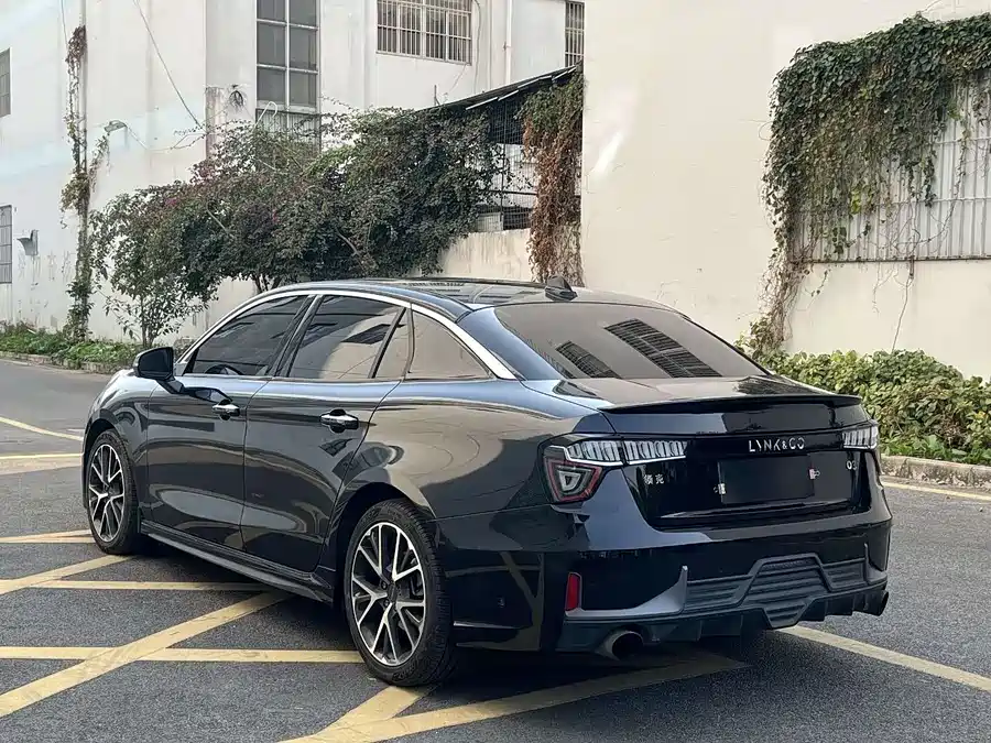 Lynk & Co 03