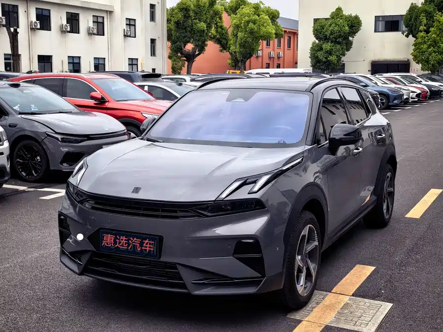 Lynk & Co 06