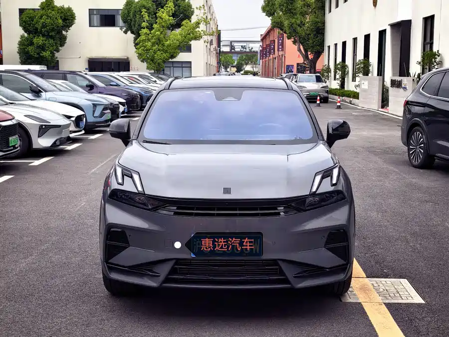 Lynk & Co 06