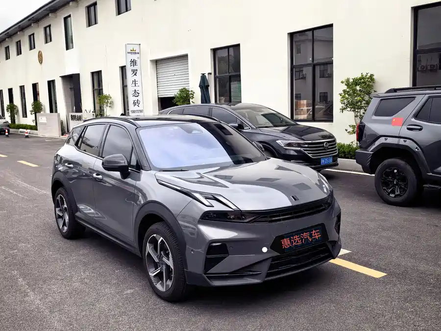 Lynk & Co 06