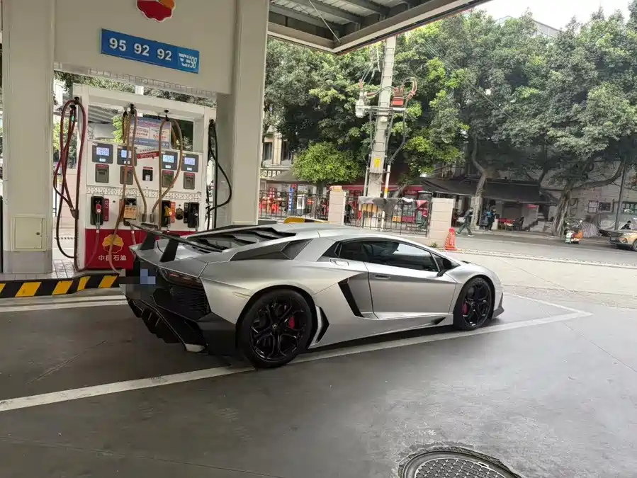 Lamborghini Aventador