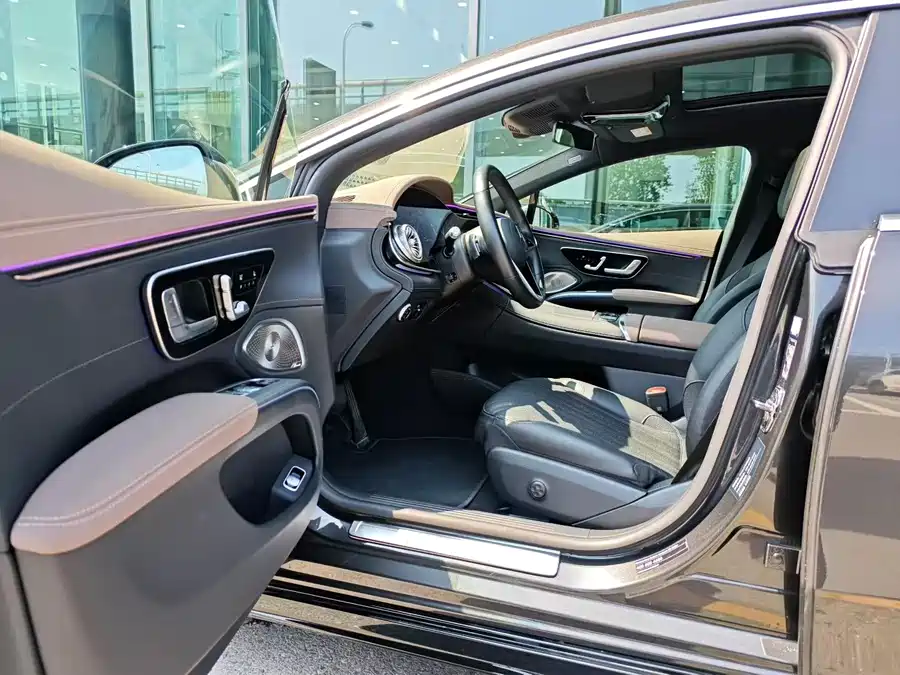 Mercedes Benz EQS