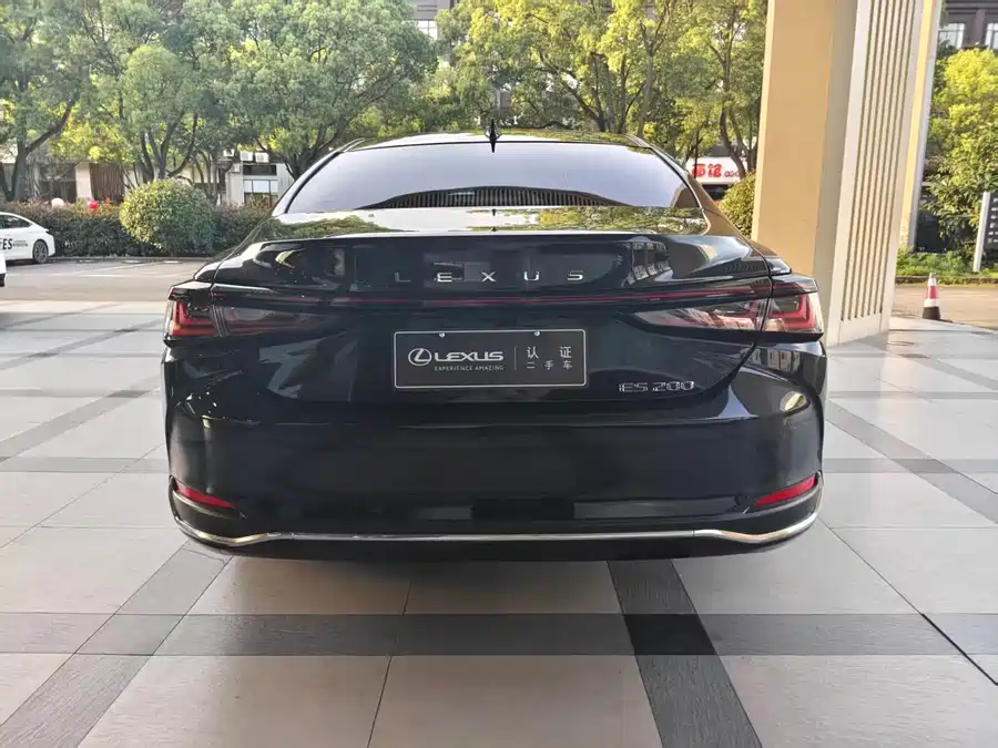 Lexus ES