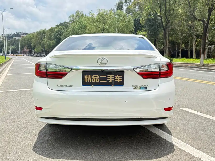 Lexus ES