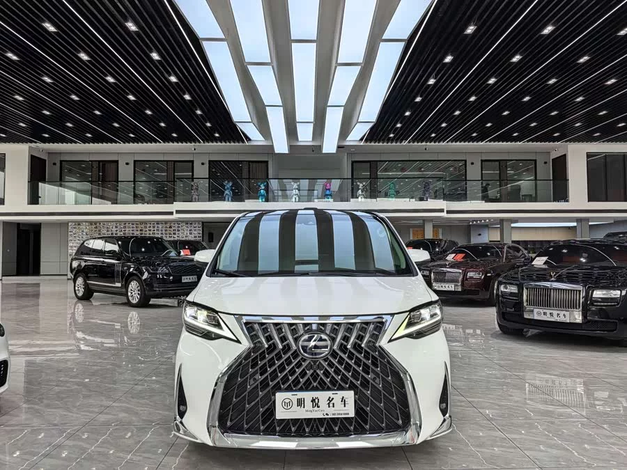 Toyota Crown Vellfire