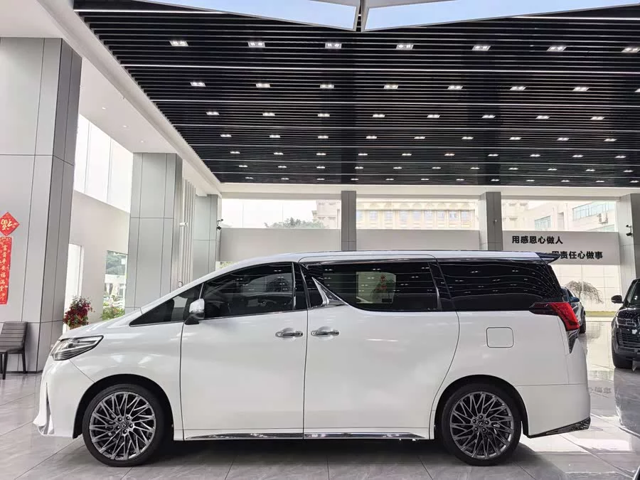 Toyota Crown Vellfire