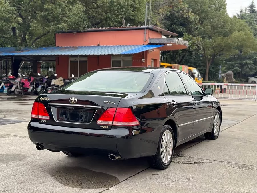 Toyota crown