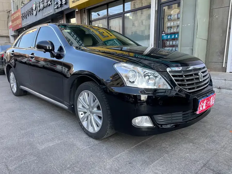 Toyota crown