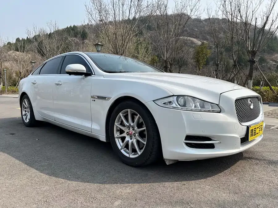 Jaguar XJ