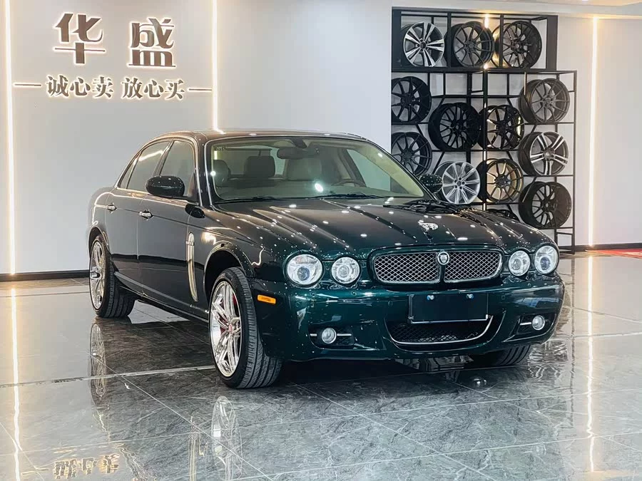 Jaguar XJ
