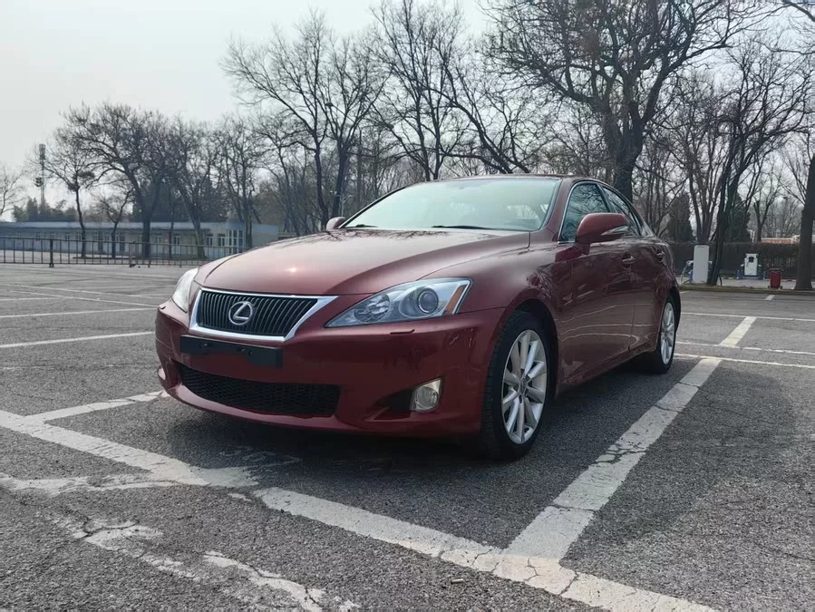 Lexus IS
