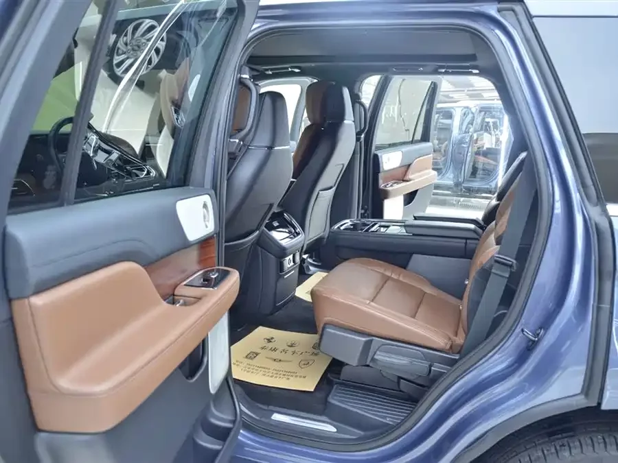 Lincoln Navigator