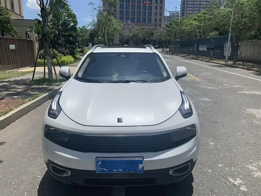 Lynk & Co 01