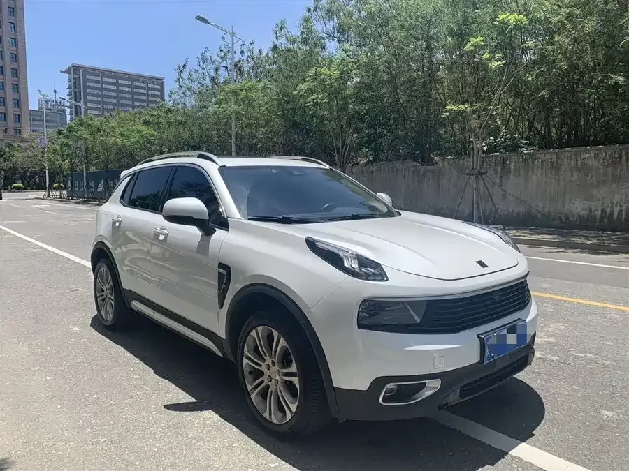 Lynk & Co 01