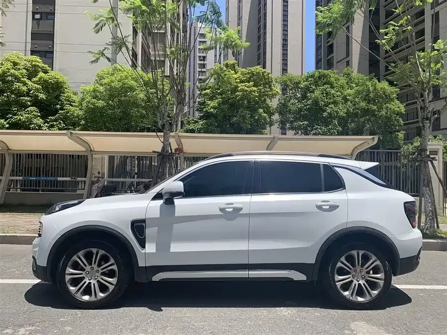 Lynk & Co 01