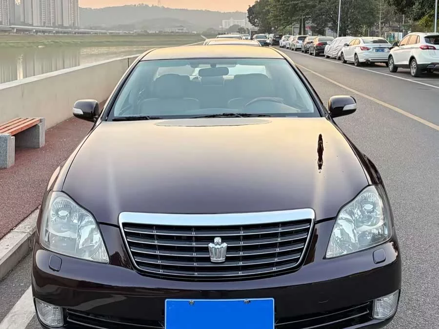 Toyota crown