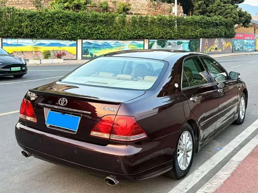 Toyota crown