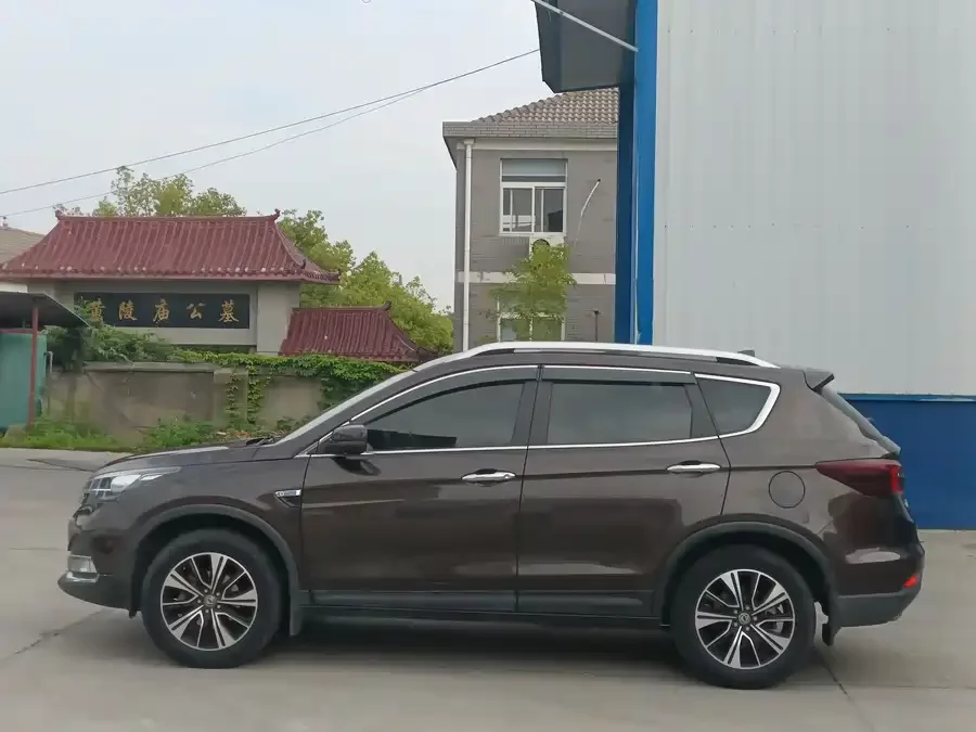 Dongfeng AX7