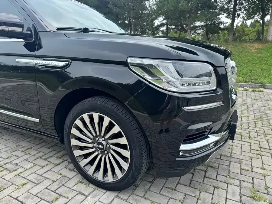 Lincoln Navigator