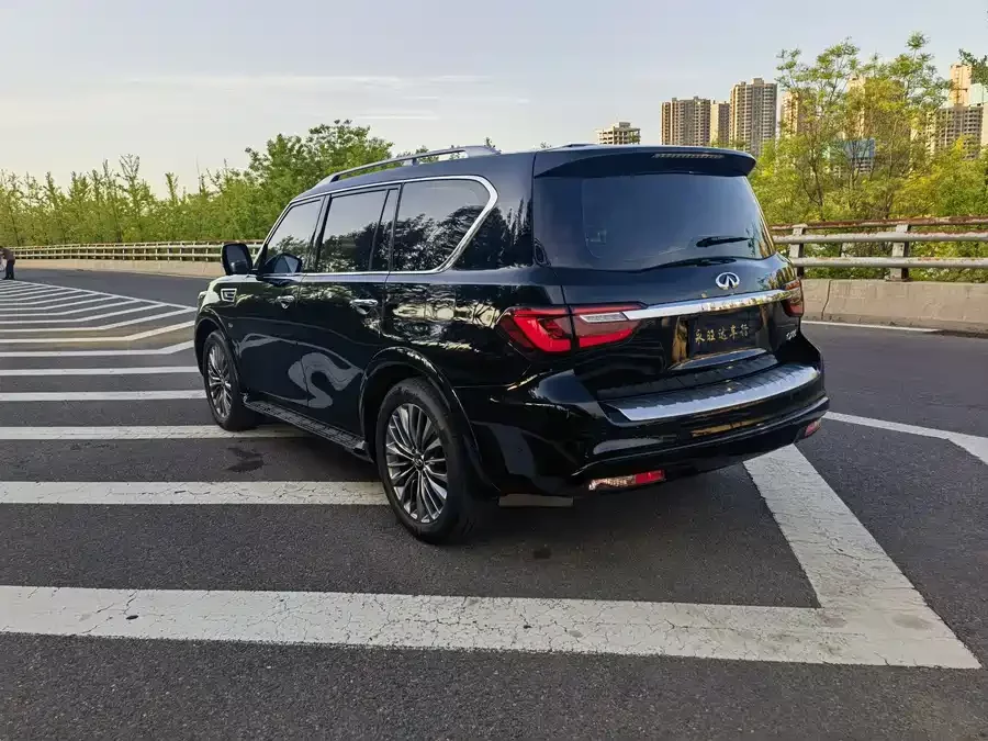 Infiniti QX80