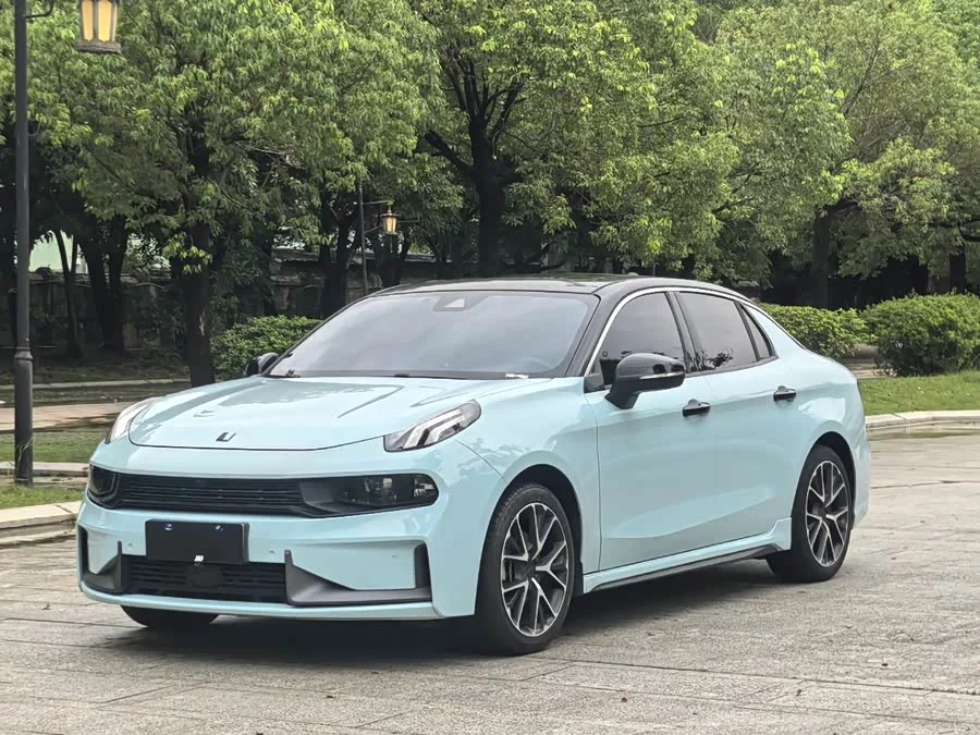 Lynk & Co 03