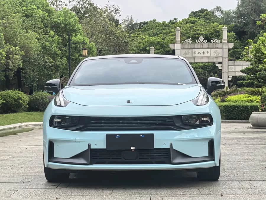Lynk & Co 03