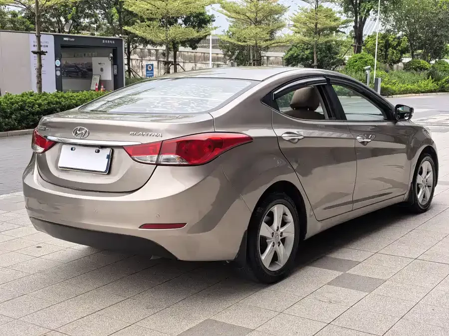 Hyundai Elantra