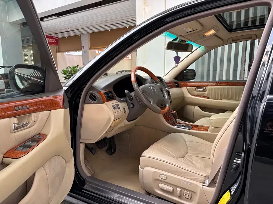 Lexus LS