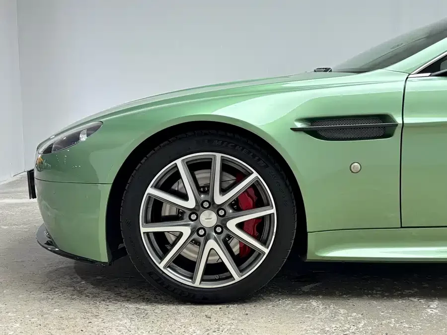 Aston Martin V8 Vantage
