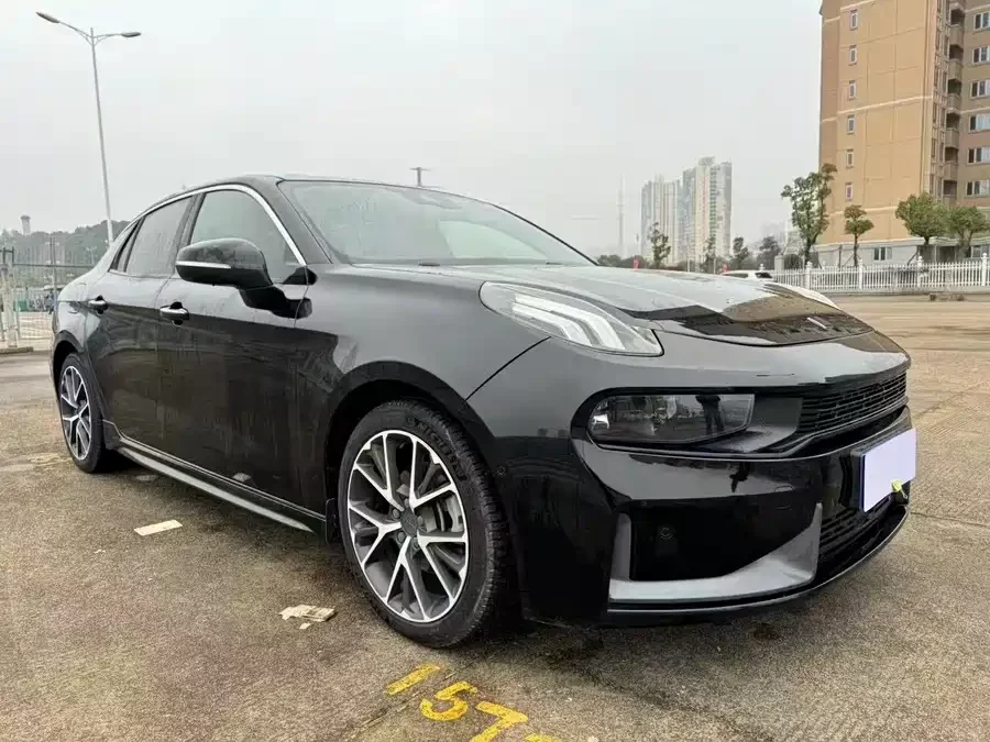 Lynk & Co 03