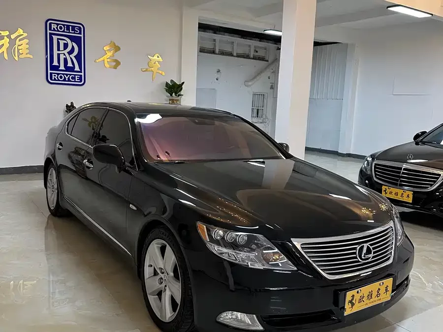 Lexus LS