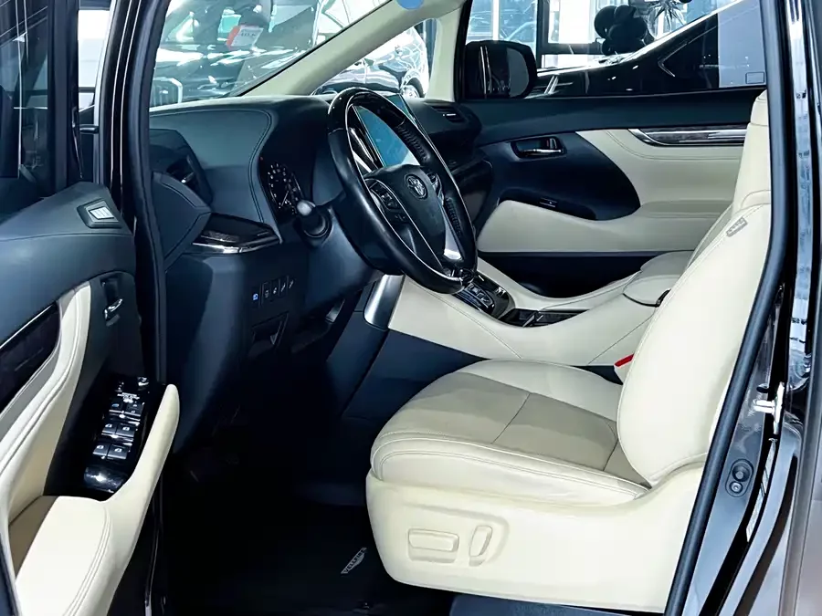 Toyota Crown Vellfire